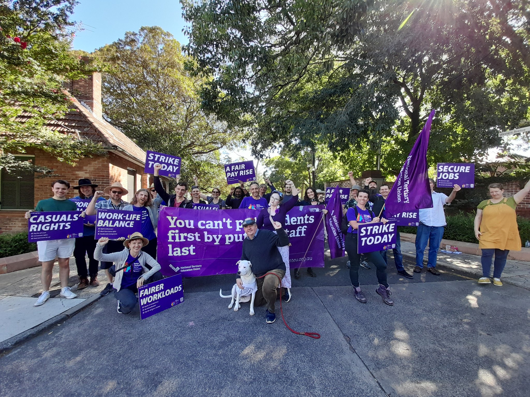 NTEU members on strike at University of Sydney, March 2023